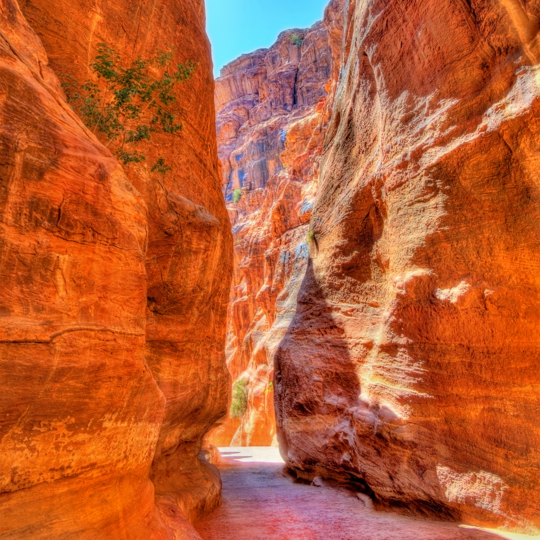 Siq leading to the Treasury